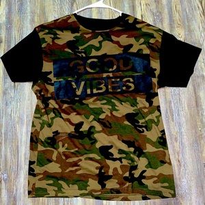 Camo “Good Vibes” t-shirt